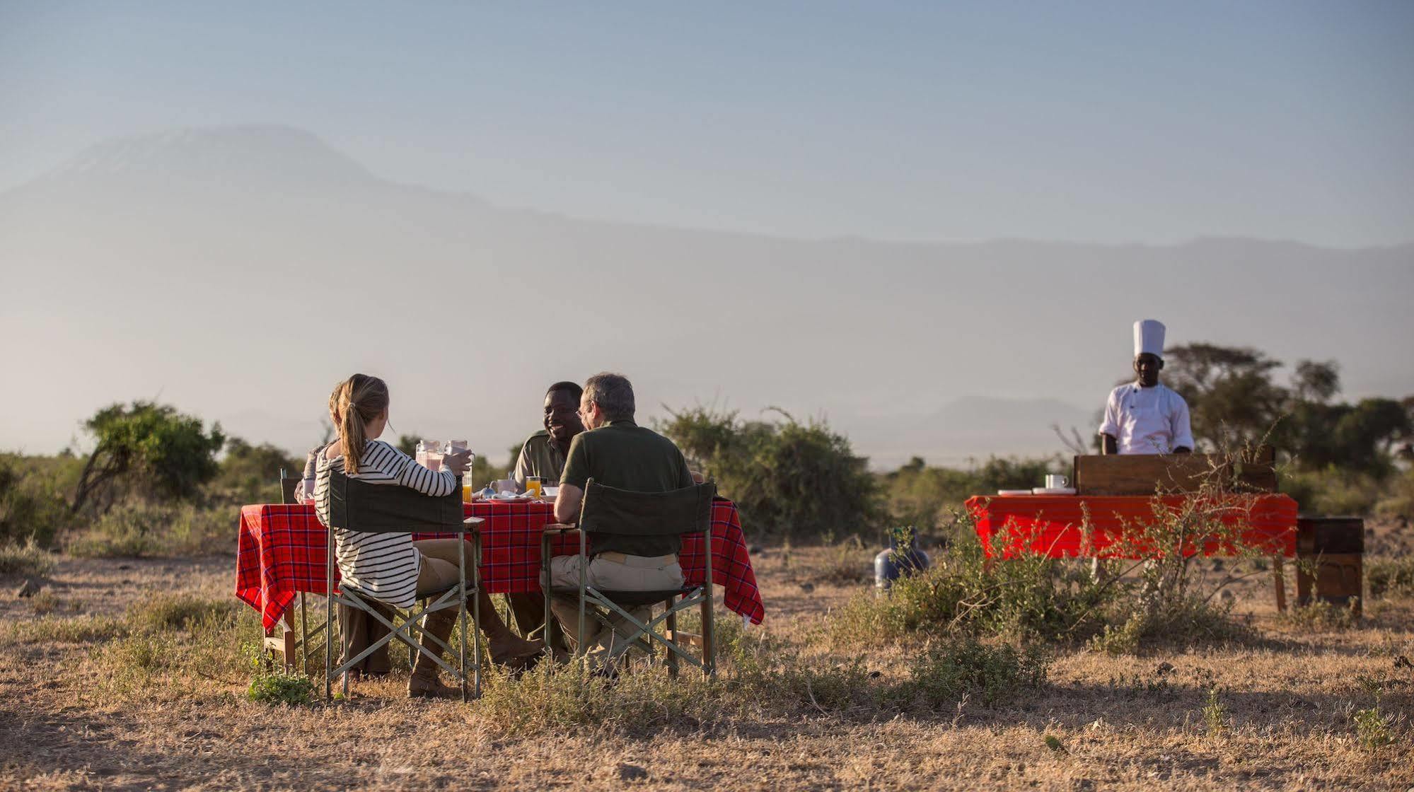 ホテル Elewana Tortilis Camp アンボセリ エクステリア 写真